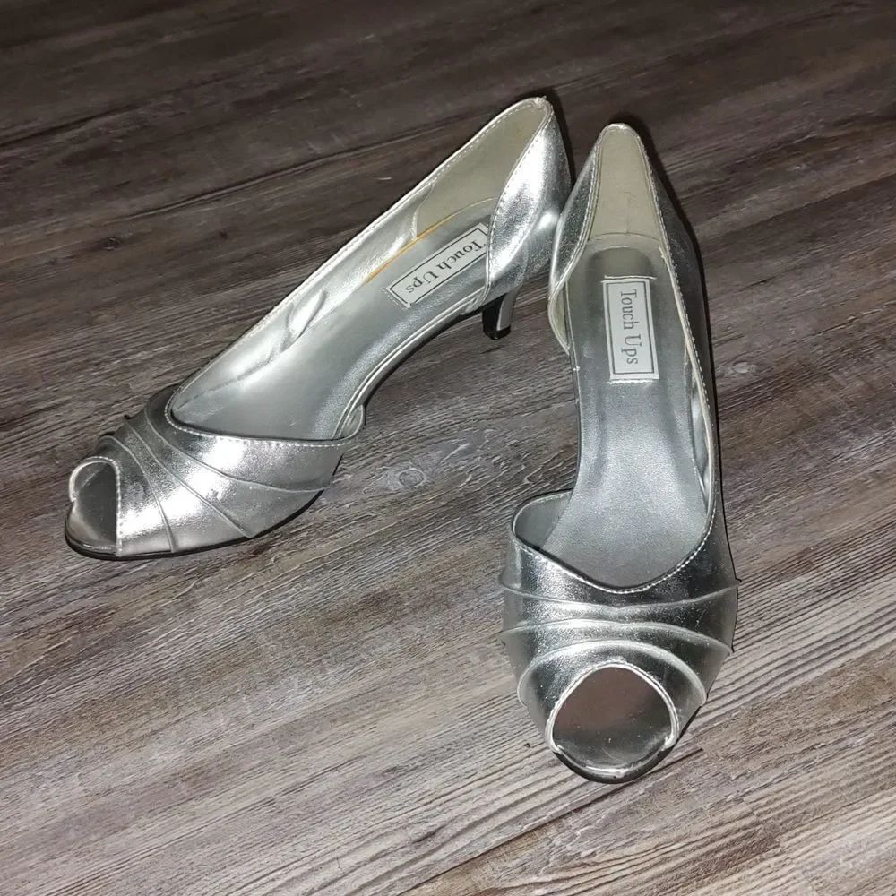 Touch Ups Peep Toe Silver pumps  dress shoes  Sz 10